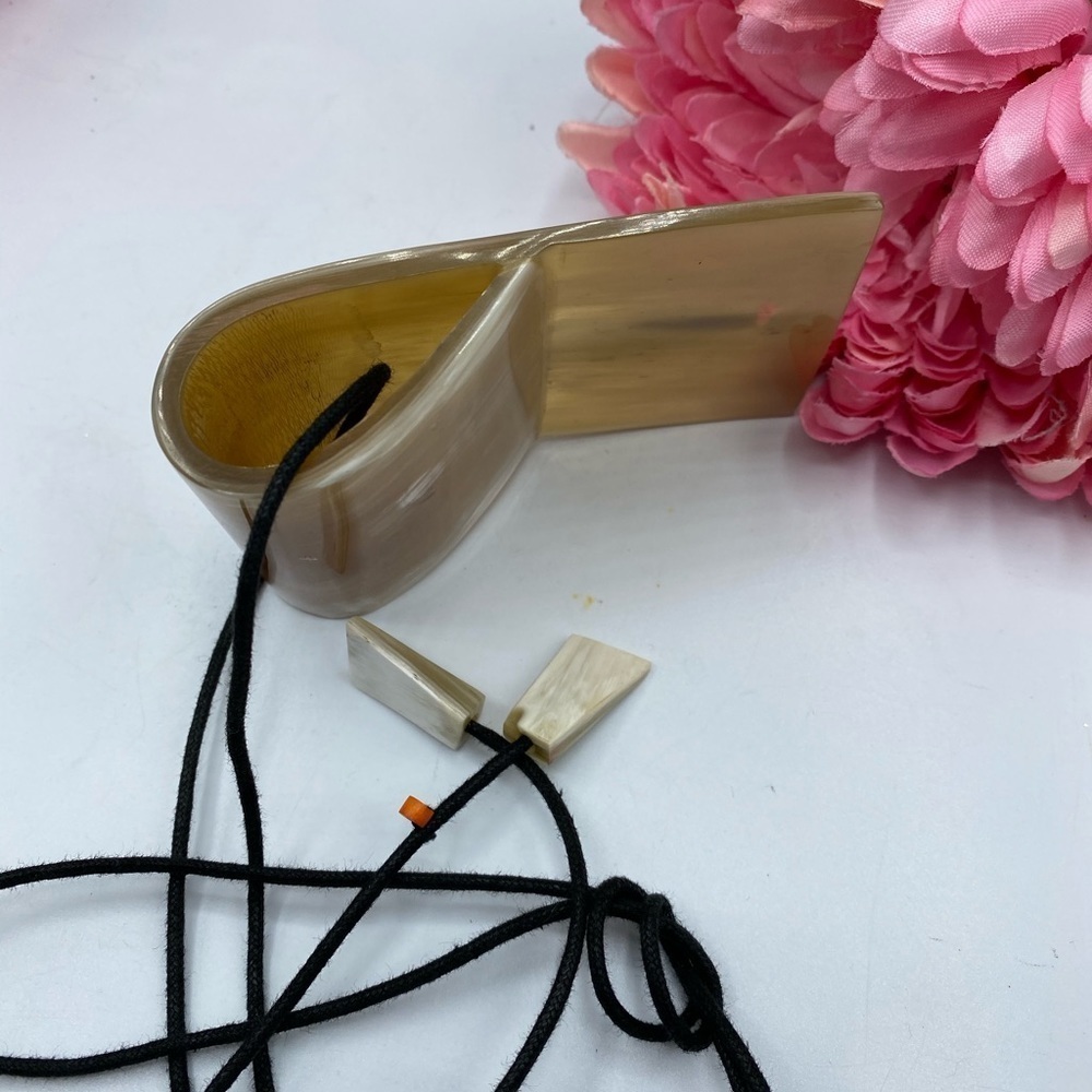 Rectangular Huge Shell Statement Necklace 29in - image 4